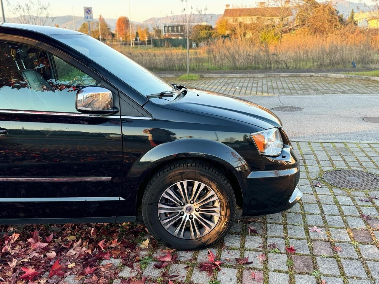 Lancia Voyager 2.8 Turbodiesel Platinum 177 CV