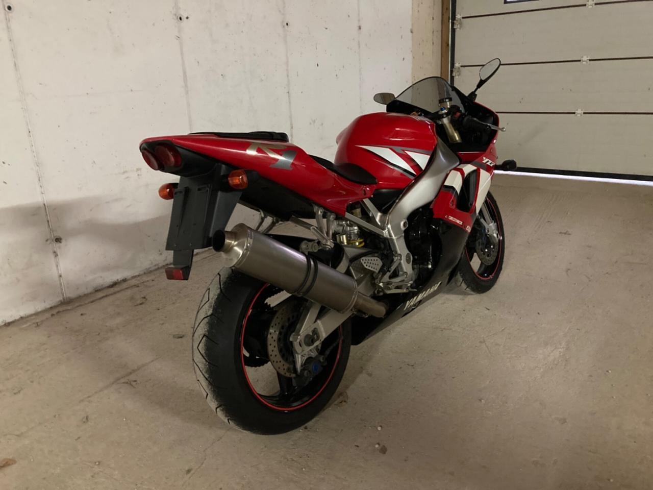 Vendo YAMAHA R1 da vetrina