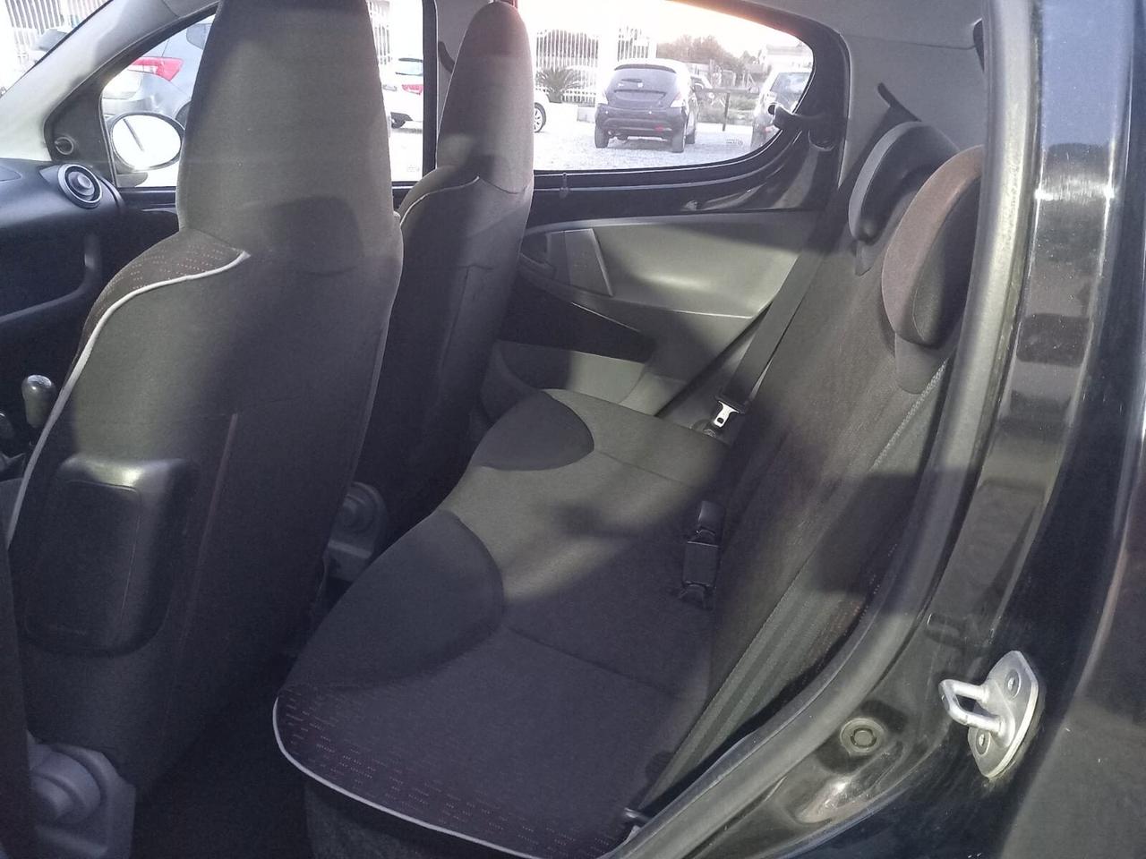 Peugeot 107 1.0 68CV 5p. Sweet Years navigatore