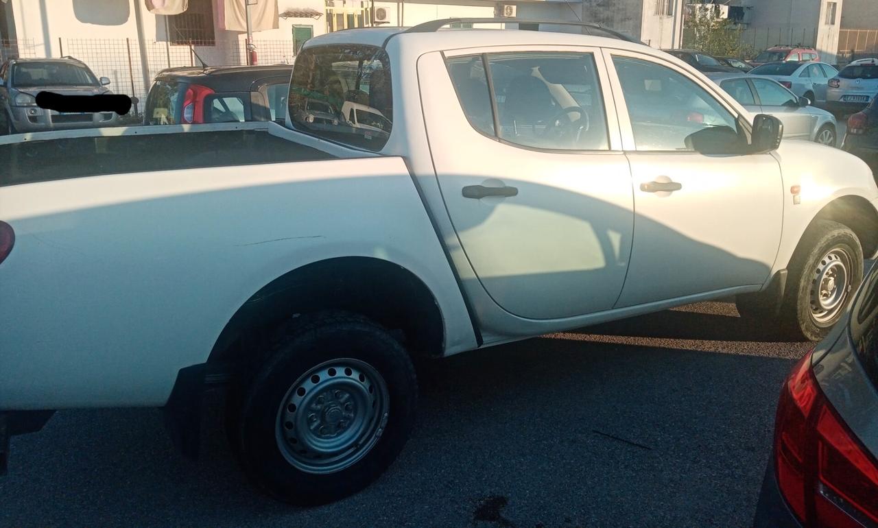 Mitsubishi Seleziona Pick up L 200 4x4 N1 gancio traino cassone 4 posti 09