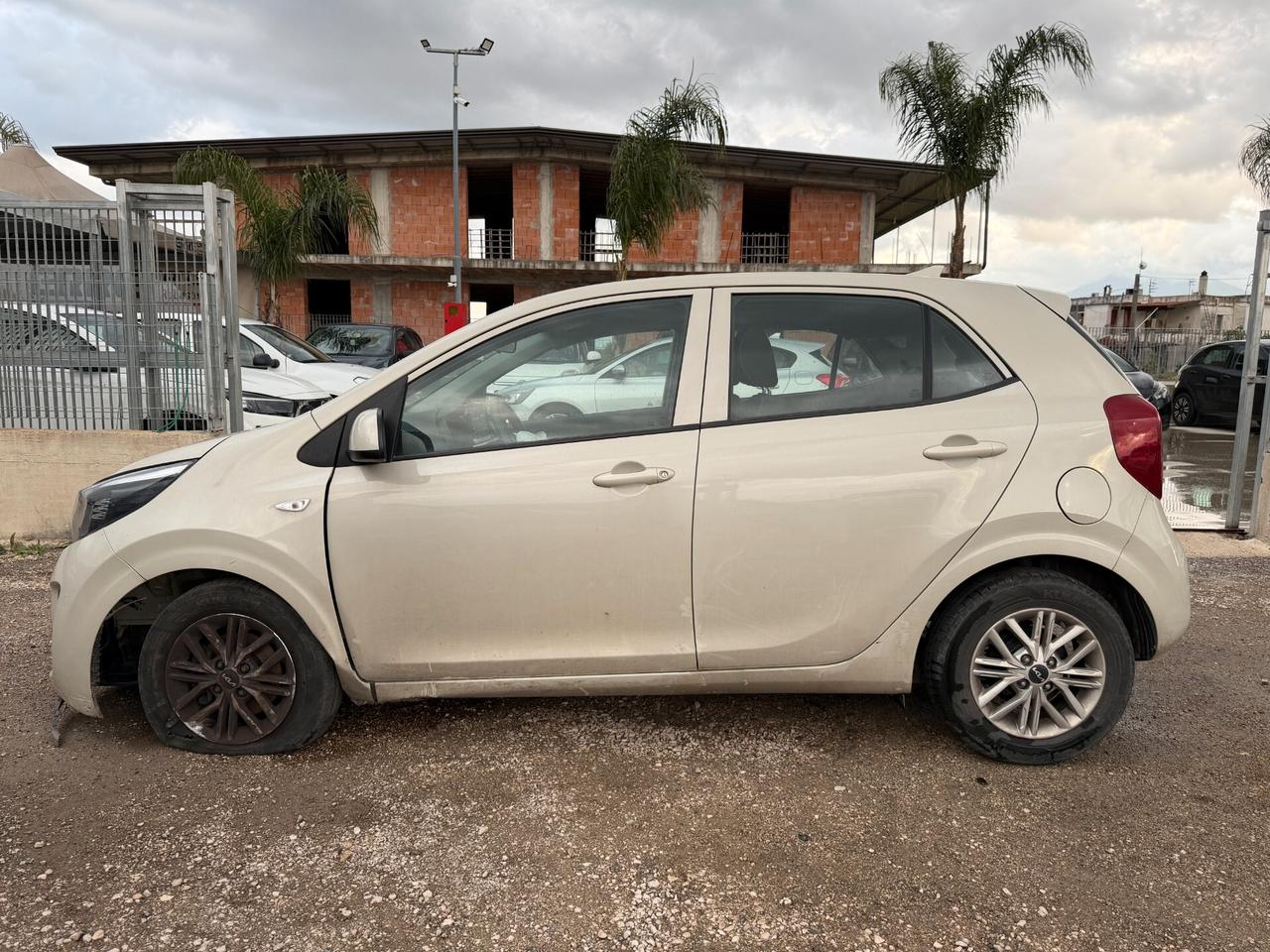 KIA PICANTO 2023 1.0 BENZINA 67 CV *SINISTRATA