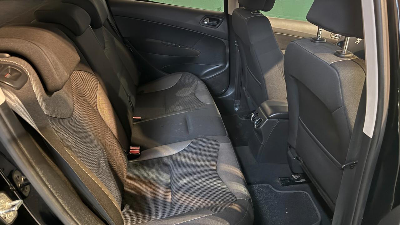 Peugeot 308 1.6 HDi 110CV 5p. Féline (5 Marce)