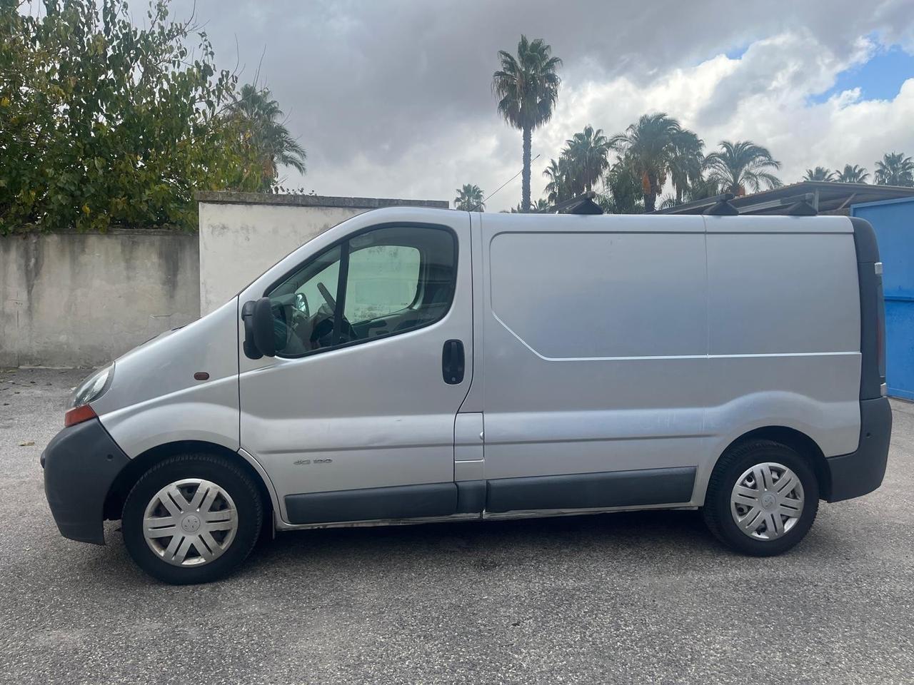 Renault trafic cargo 1.9 dci-cv 100 -2004