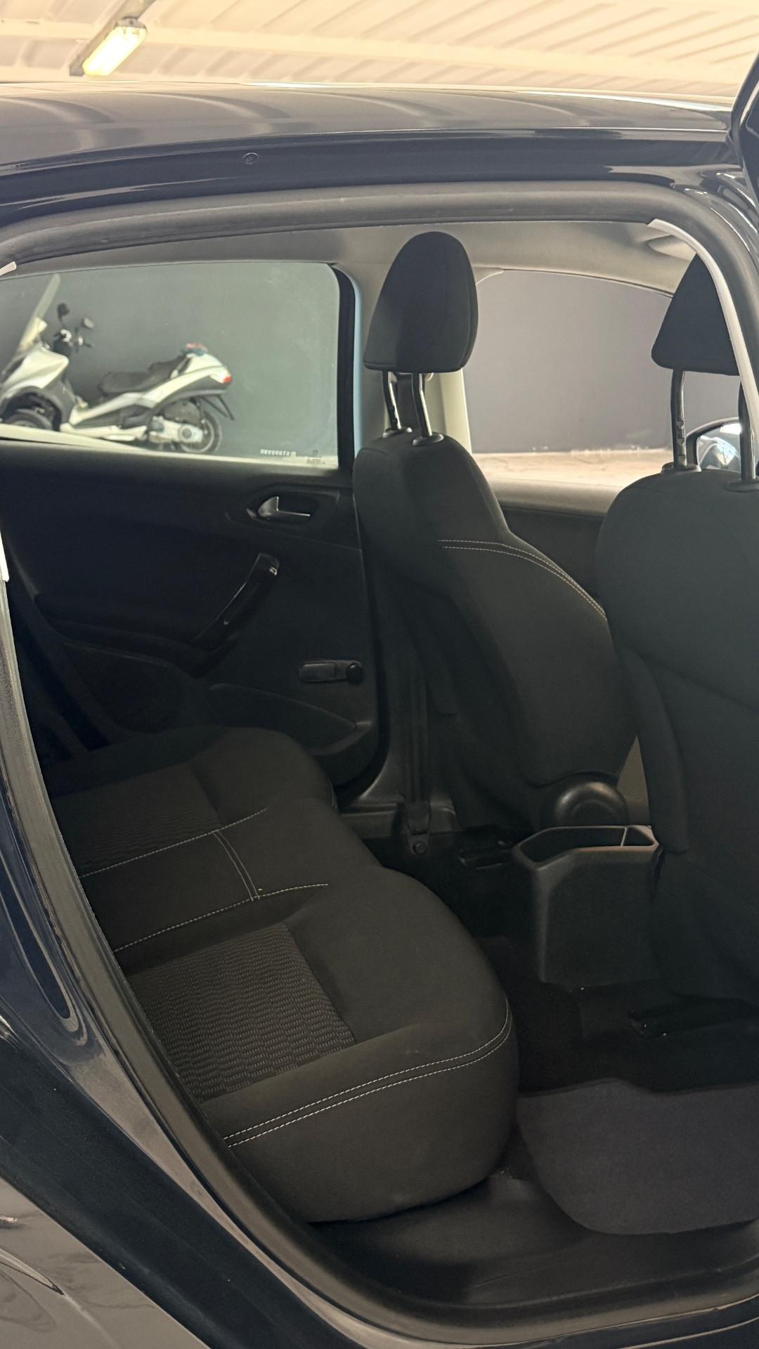 Peugeot 208 PureTech 82 5 porte Allure