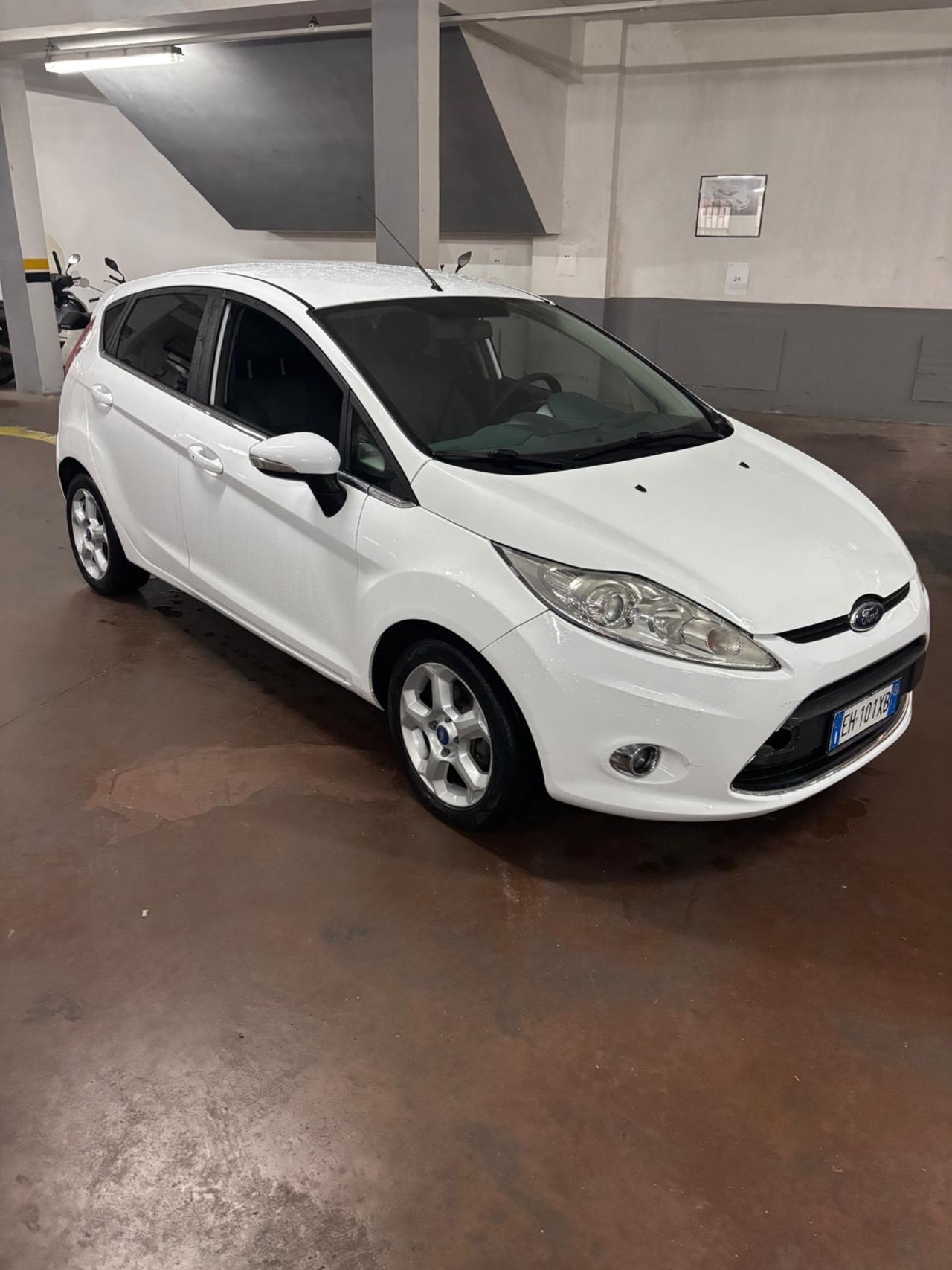 Ford Fiesta 1.4 TDCi 68CV 5 porte Titanium