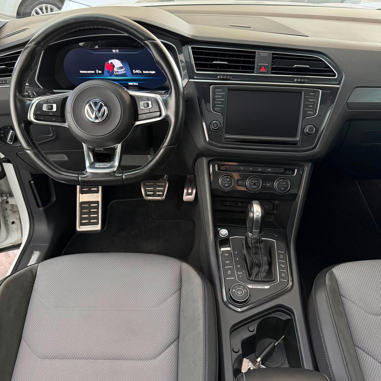 Volkswagen TIGUAN 2.0 TDI 4 MOTION DSG R-LINE