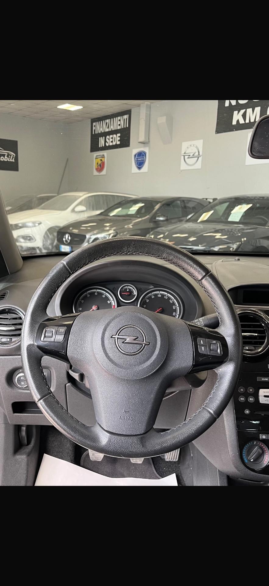 Opel Corsa 1.2 5 porte Cosmo