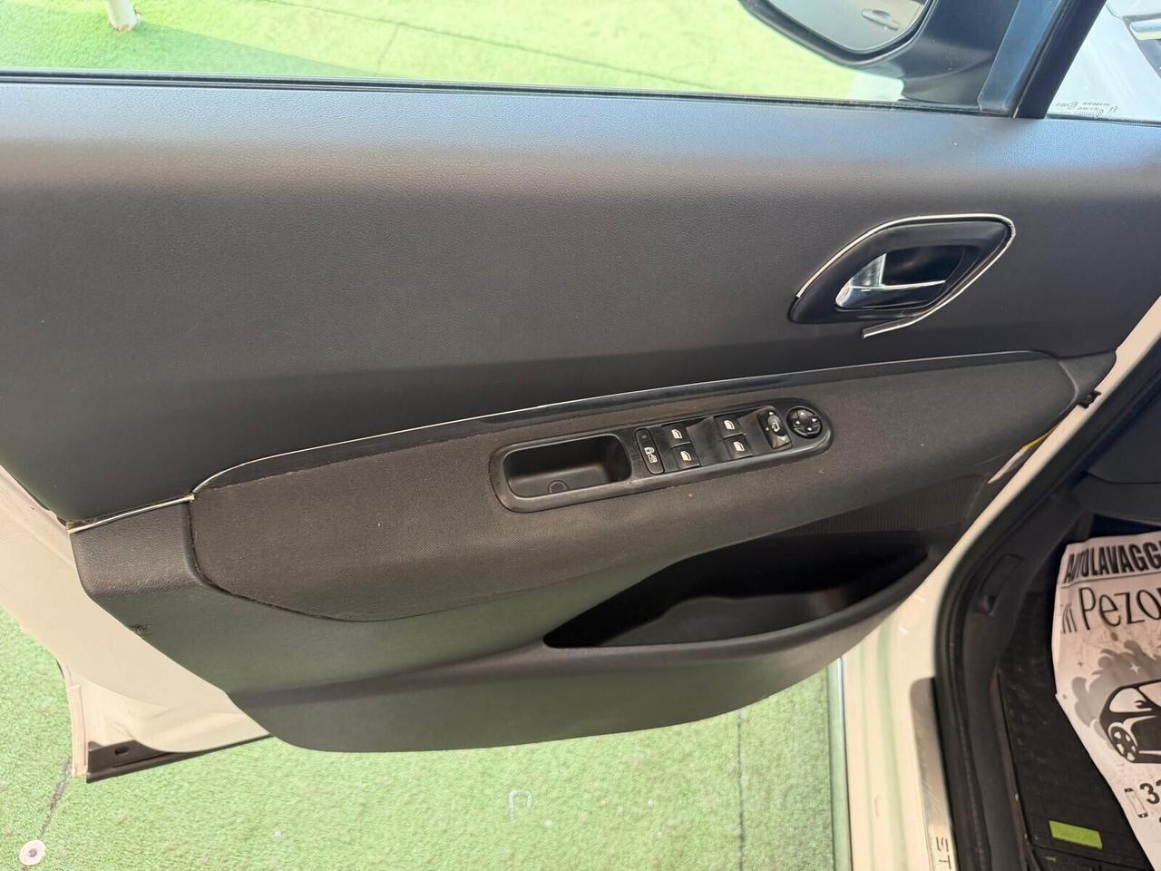 PEUGEOT 3008 STYLE 1.6 DIESEL 115CV AUTOMATICA