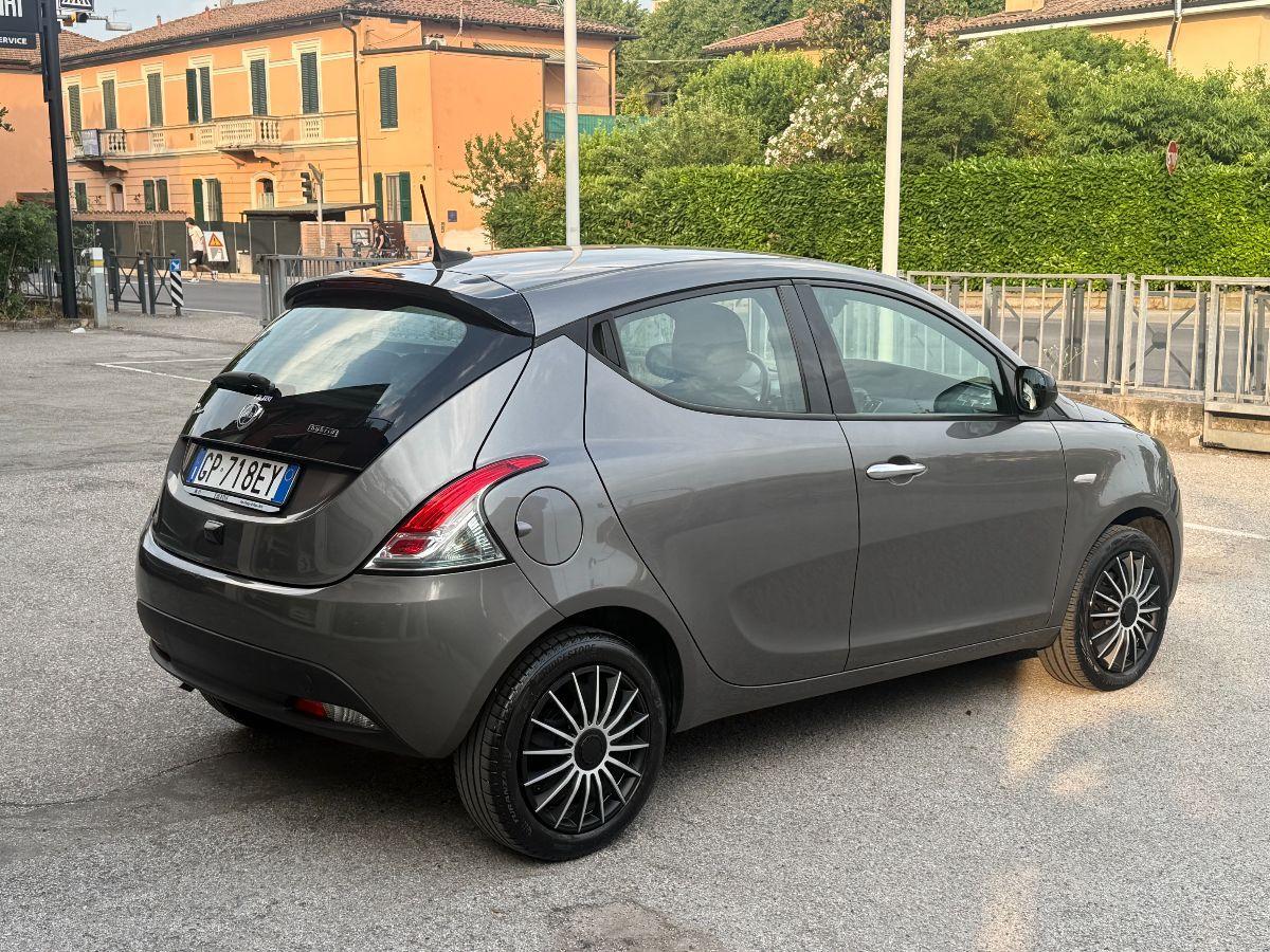 LANCIA - Ypsilon - 1.0 FireFly 5p.S&S Hyb. Platino