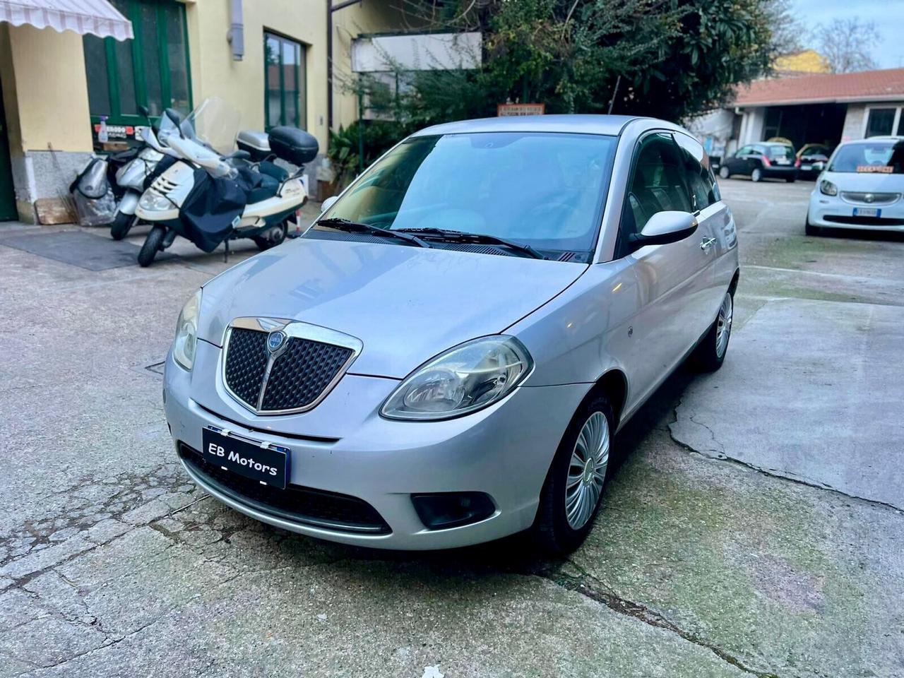 Lancia Ypsilon 1.4 77cv Argento Euro4 Neopatentati