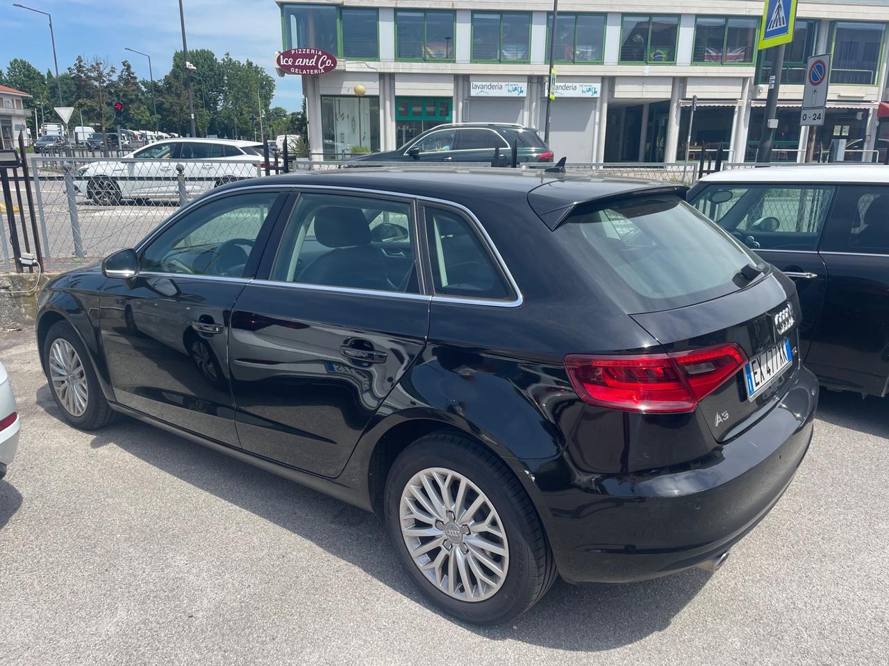 Audi A3 Sedan 1.6 TDI clean diesel S tronic Ambiente