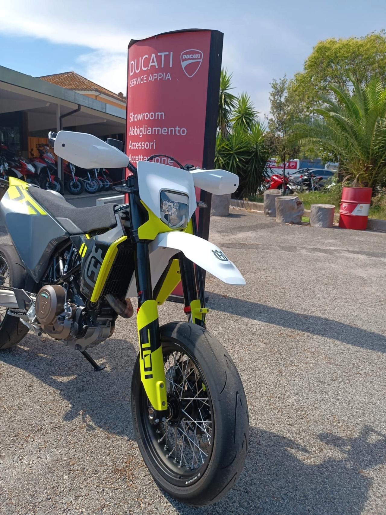 Husqvarna 701 Supermoto