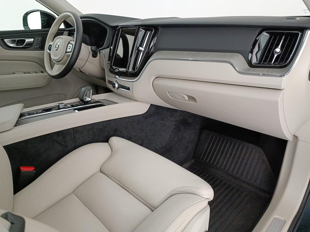VOLVO XC60 2.0 b5 Plus Dark awd auto