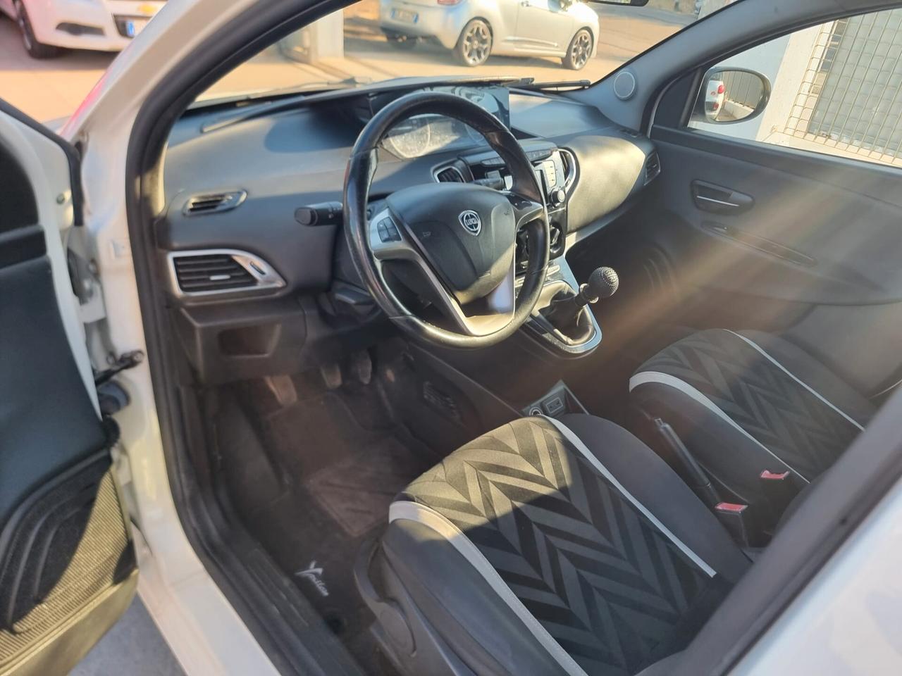 Lancia Ypsilon 1.2 69 CV 5 porte GPL Ecochic Gold GPL