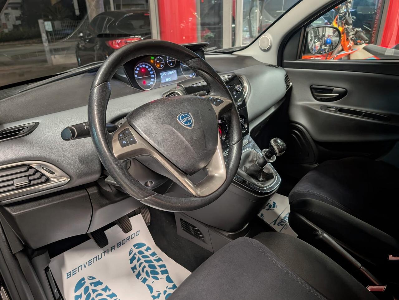 Lancia Ypsilon 0.9 TwinAir 85 CV 5 porte Metano