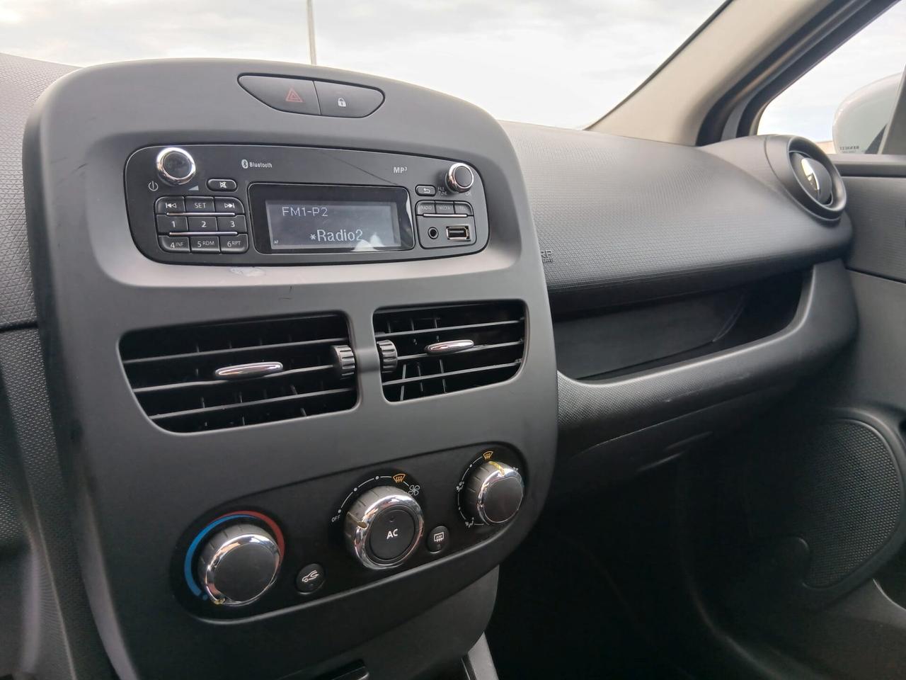 Renault Clio 1.2 BENZINA 74CV NEOPATENTATI