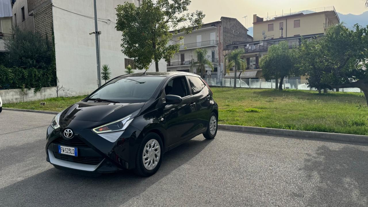 Toyota Aygo Connect 1.0 VVT-i 72 CV 5 porte x-cool MMT