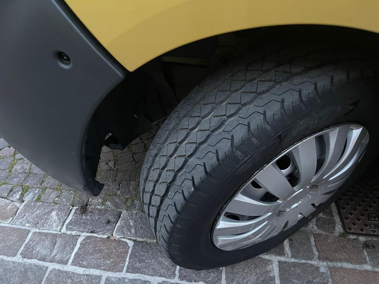 Renault Trafic T27 1.9 dCi/82CV PC-TN Furgone