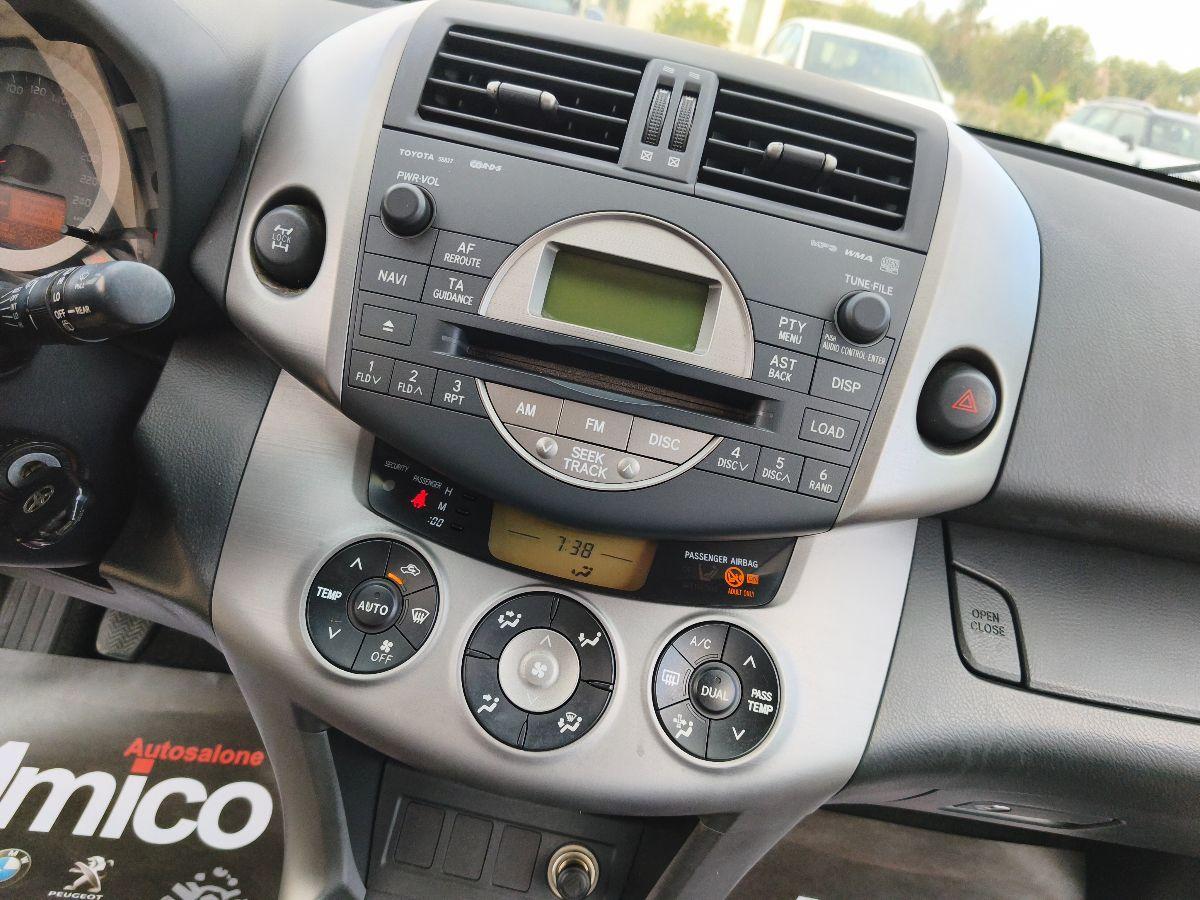 TOYOTA RAV4 2.2 D-4D 136CV Sol