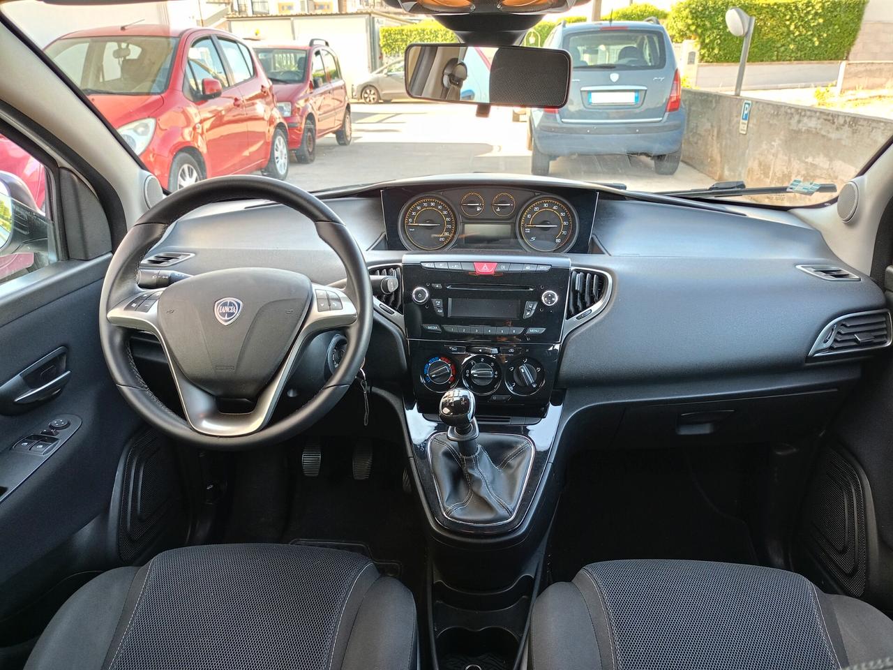 Lancia Ypsilon 1.200 5 porte S Momodesign