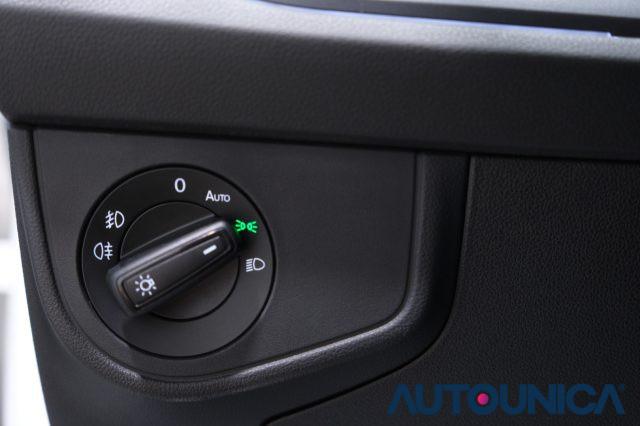 VOLKSWAGEN Polo 1.0 TSI DSG R-LINE AUTOMATICA NEOPATENTATI