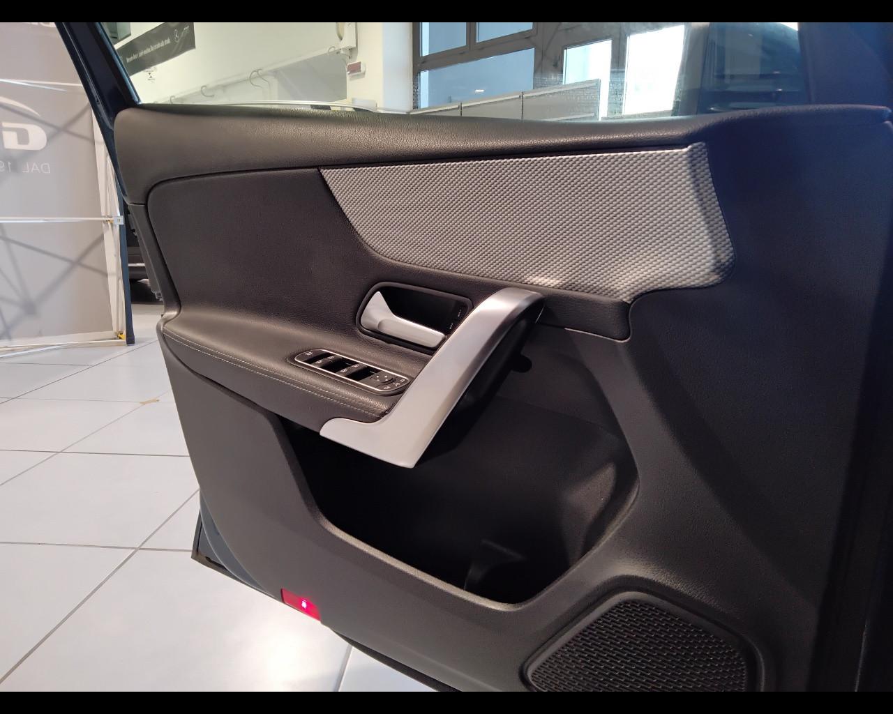 Mercedes-Benz Classe A - W177 2018 - A 180 d Sport auto