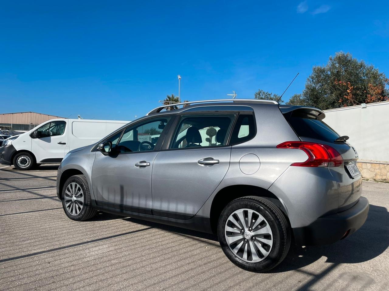 PEUGEOT 2008 BlueHDi 100 S&S Allure