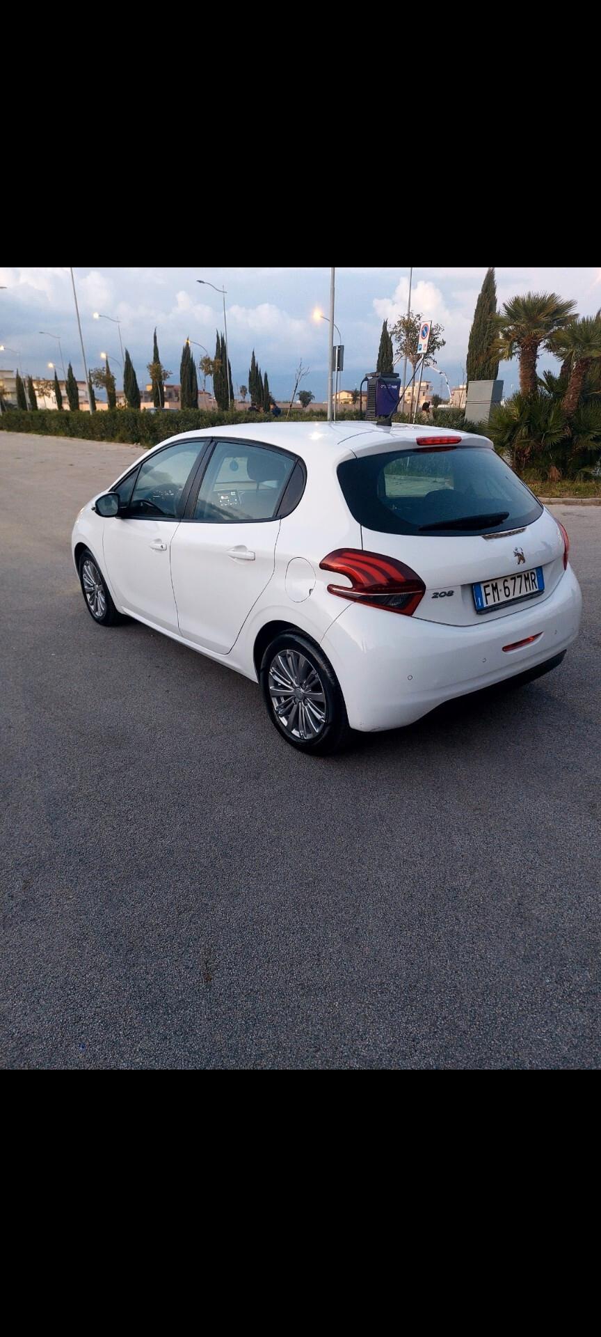 Peugeot 208 allure 1.5 diesel 2018 87 mila km
