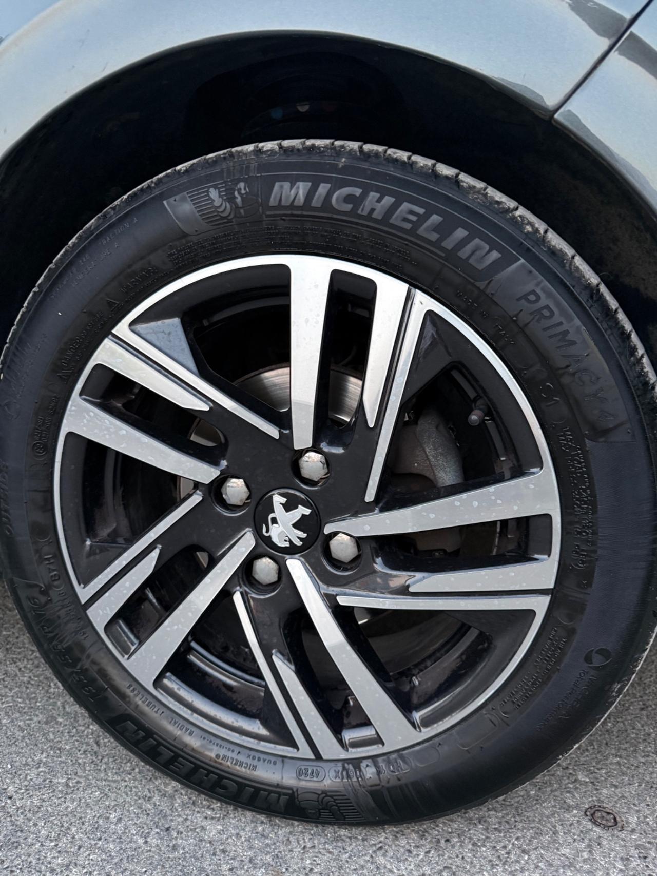 Peugeot 208 PureTech 82 5 porte Allure