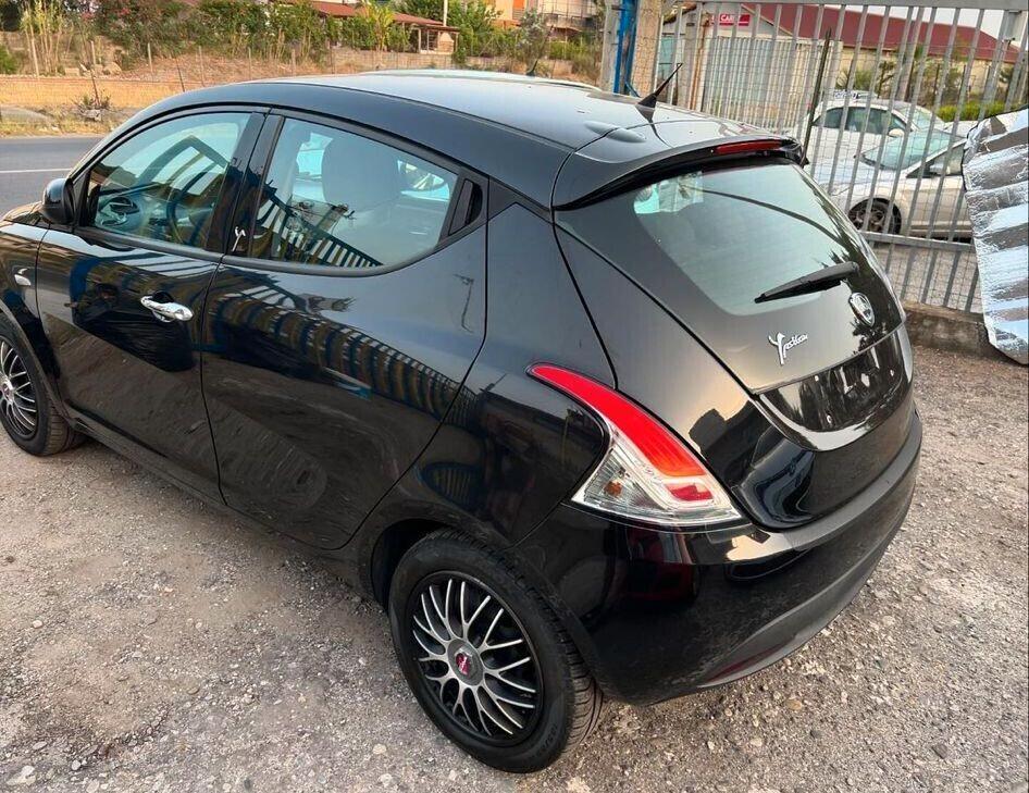 Lancia Ypsilon 1.2 69 CV 5 porte S&S Gold