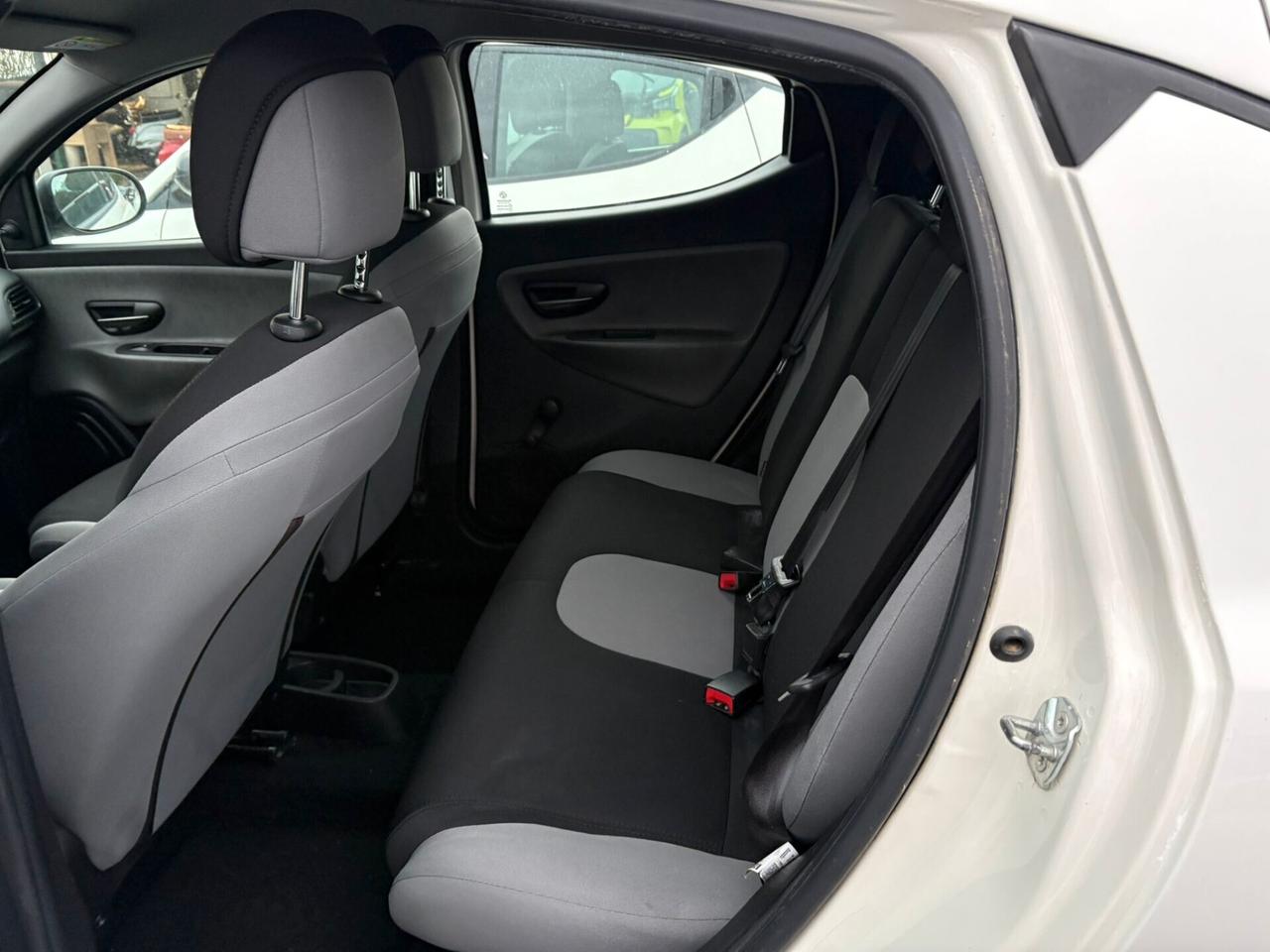 Lancia Ypsilon 1.2 69 CV 5 porte S&S Silver