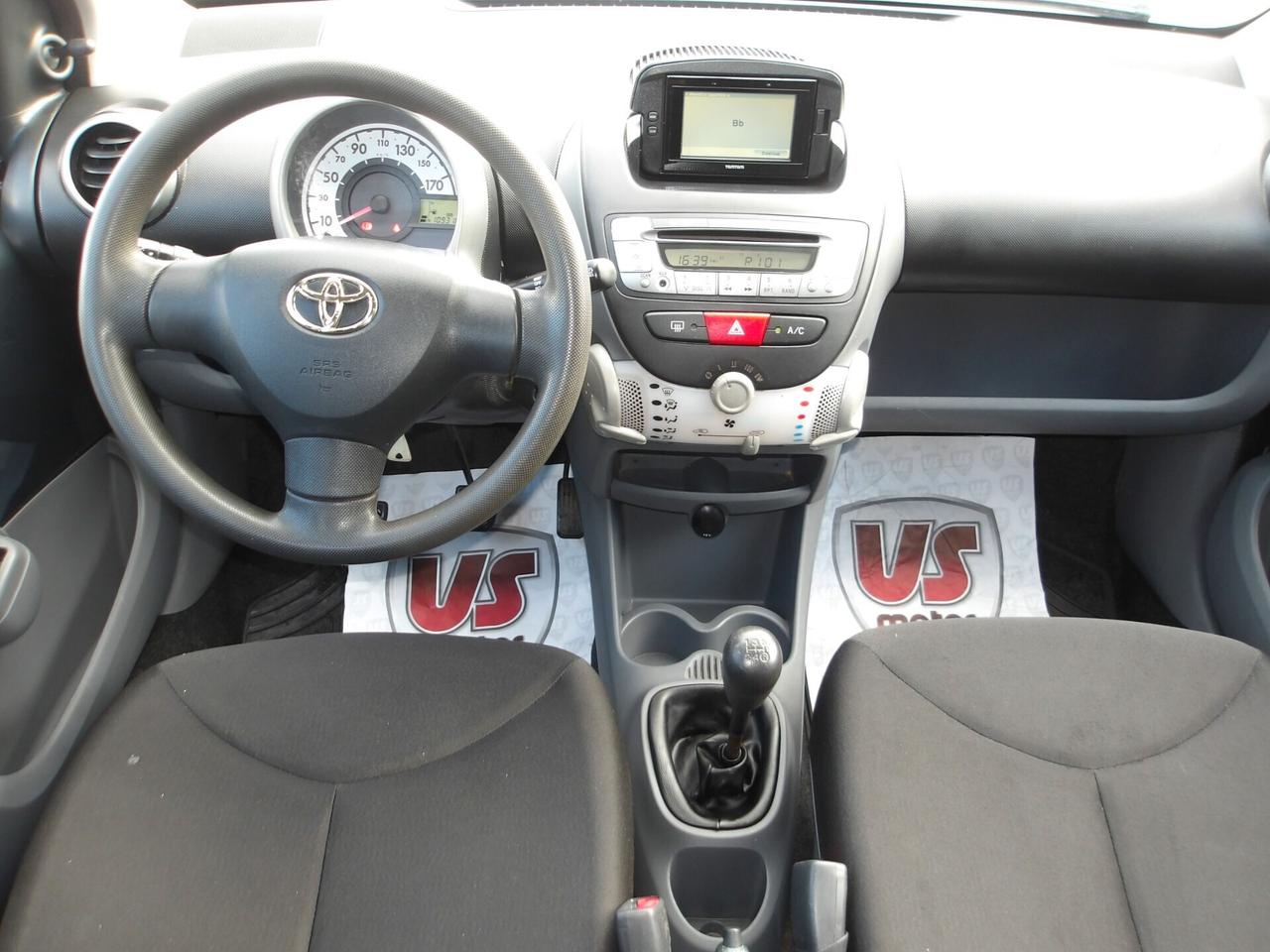 TOYOTA AYGO 1.0 BENZ-2011