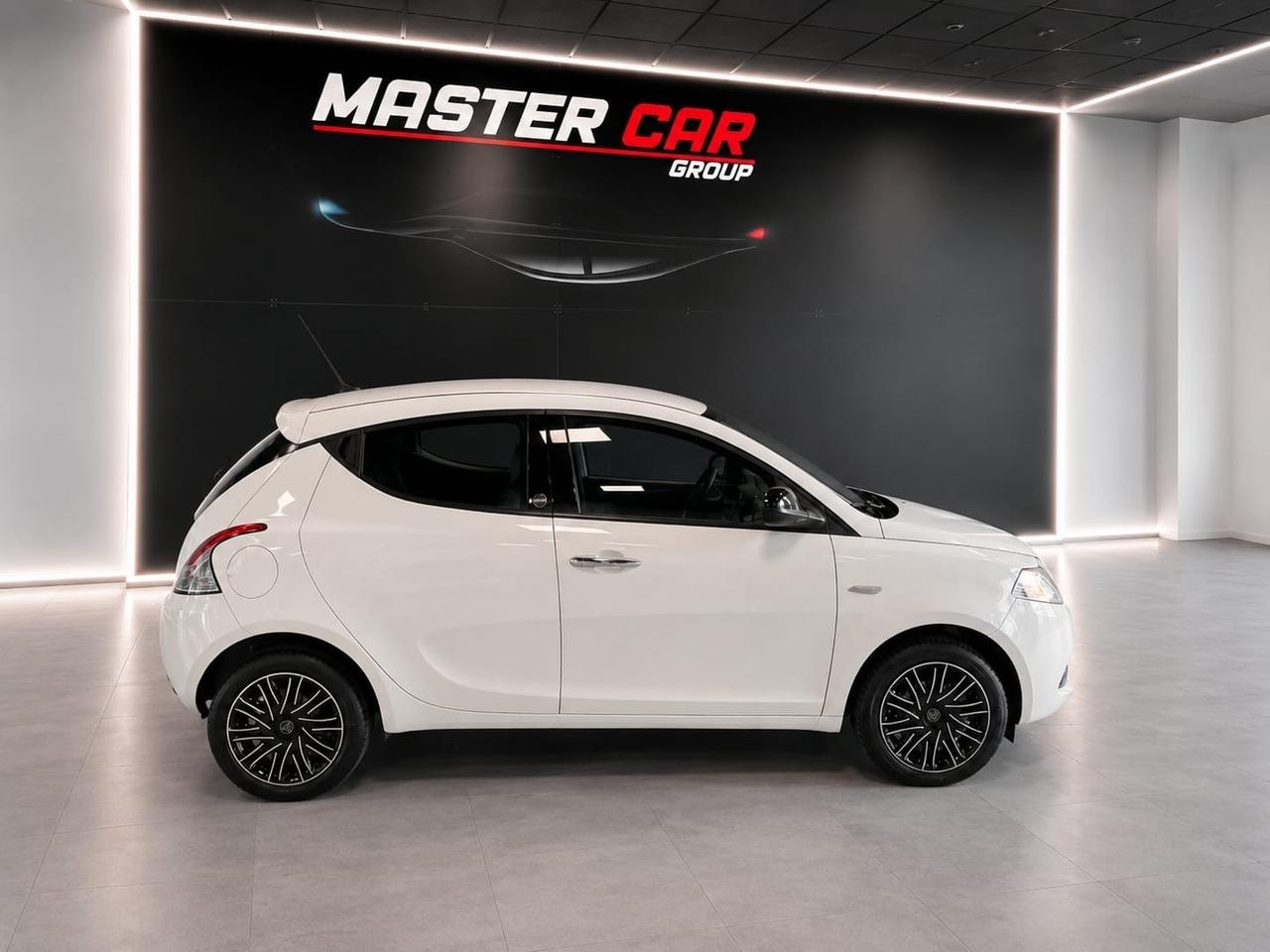 Lancia Ypsilon 1.0 FireFly 5 porte S&S Hybrid Ecochic Gold