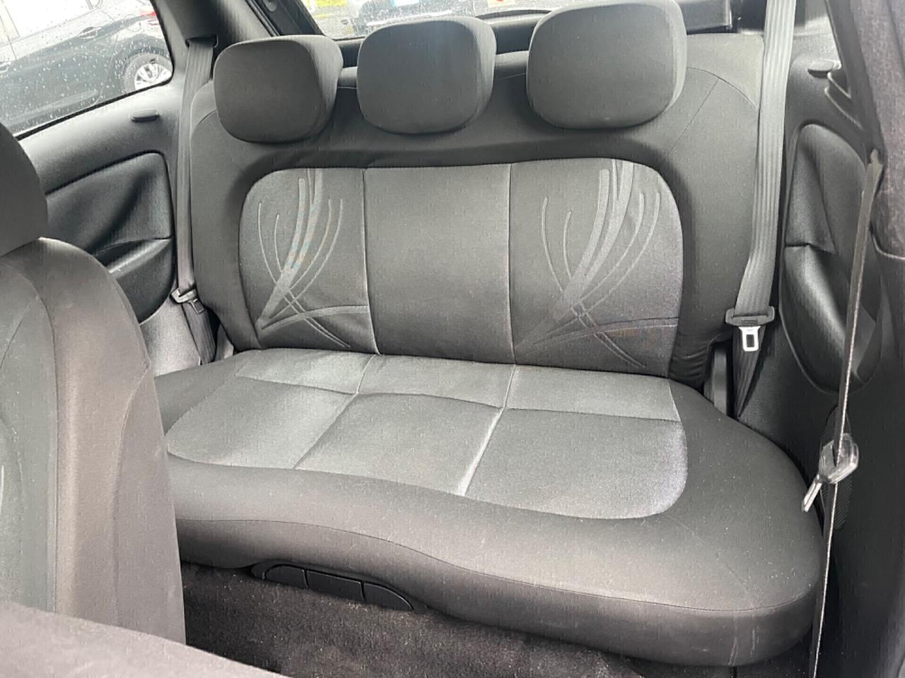 Lancia Ypsilon 1.3 MJT 75 CV Unyca