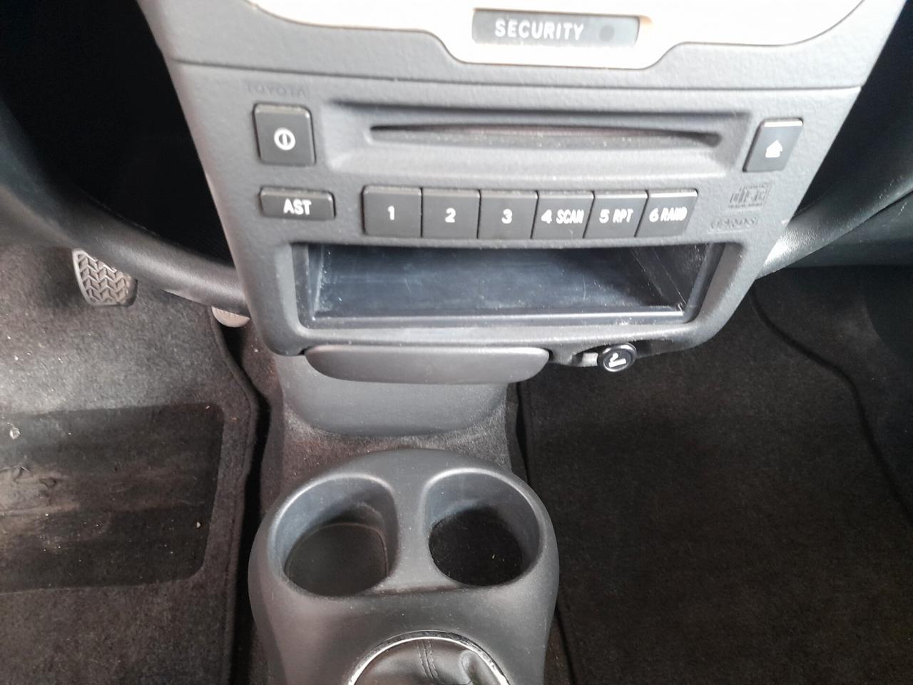 Toyota Yaris 1.0i 16V cat 5 porte Sol '03