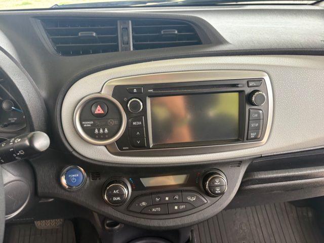 TOYOTA Yaris 1.5 Hybrid 5 porte AUTOMATICA OK NEOPATENTATI