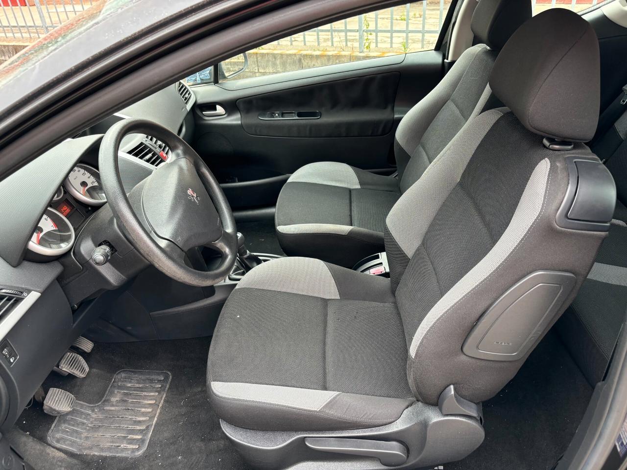 Peugeot 207 1.4 8V 75CV 3p. ONE Line