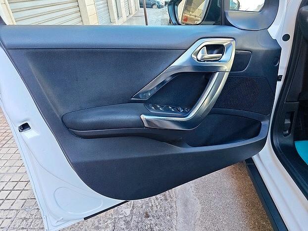 PEUGEOT 2008 1.6 HDI 92 CV ALLURE *NAVI* - 2015