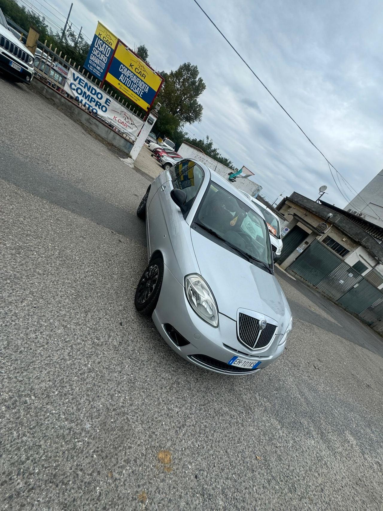 Lancia Ypsilon 1.3 MJT 75 3 p S&S Black&Red