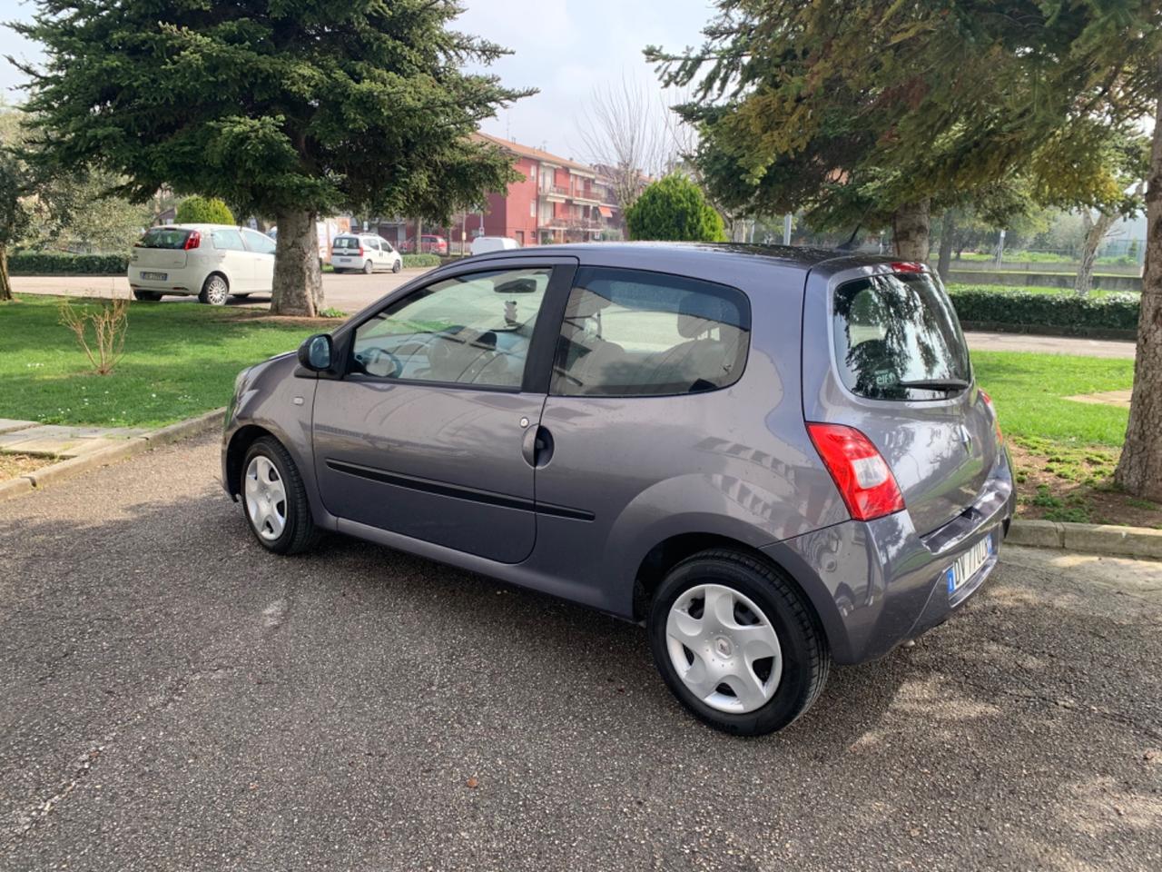 Utilitaria 1.2 benzina neopatentati