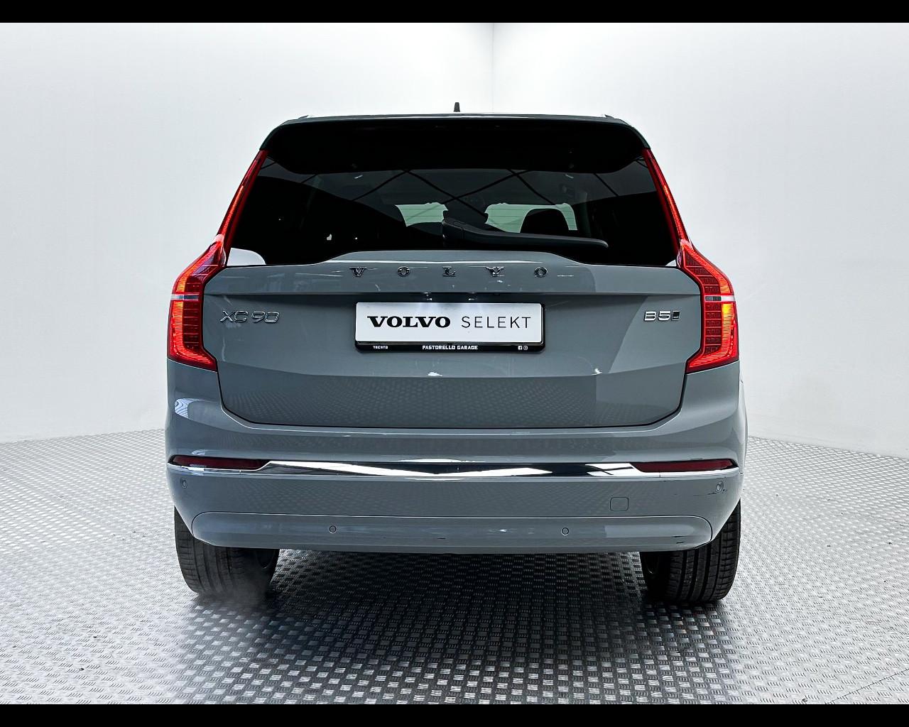 VOLVO XC90 B5 AWD automatico 7 posti Plus Bright