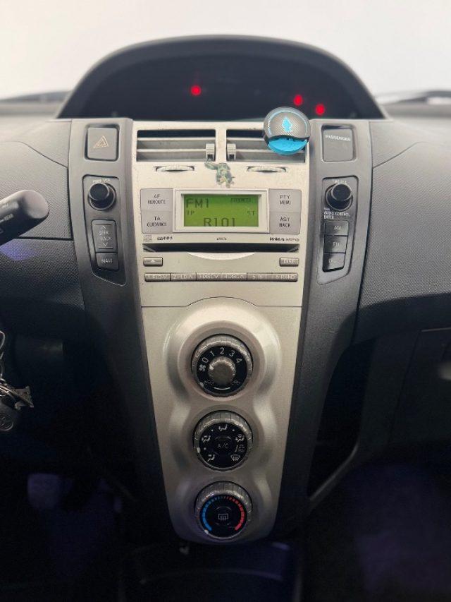 TOYOTA Yaris 1.0 5 porte Sol