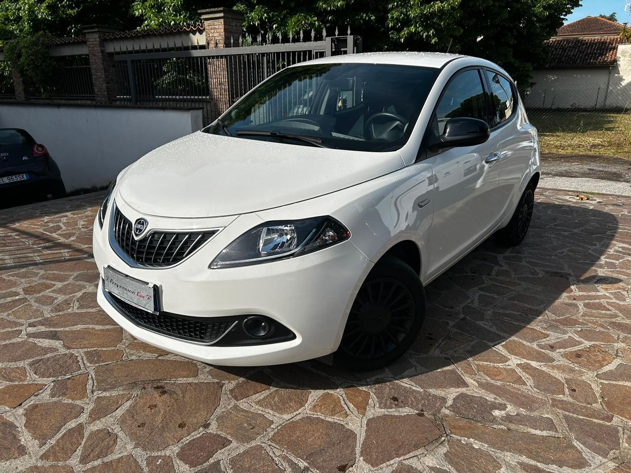 Lancia Ypsilon 1.0 FireFly 5 porte S&S Hybrid Silver