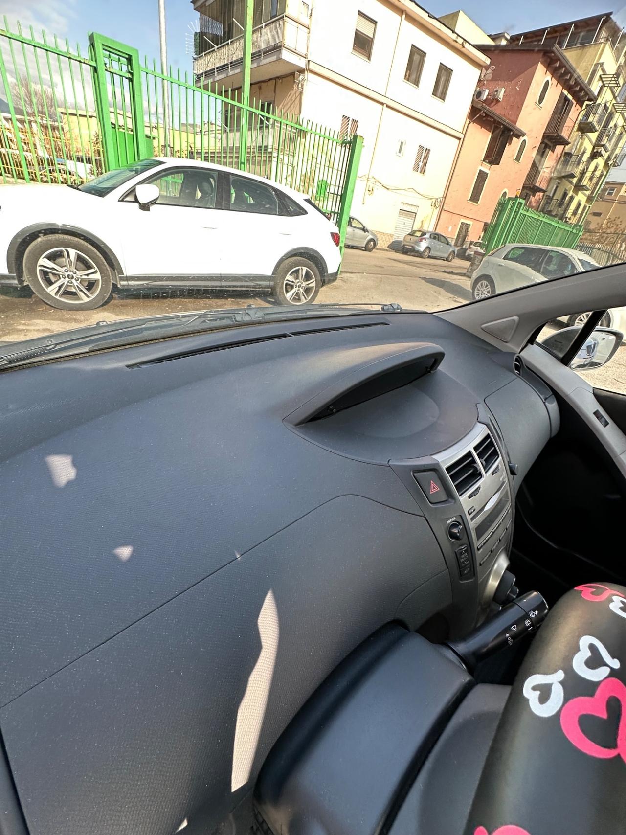 Toyota Yaris 1.0 5 porte Luxury pack