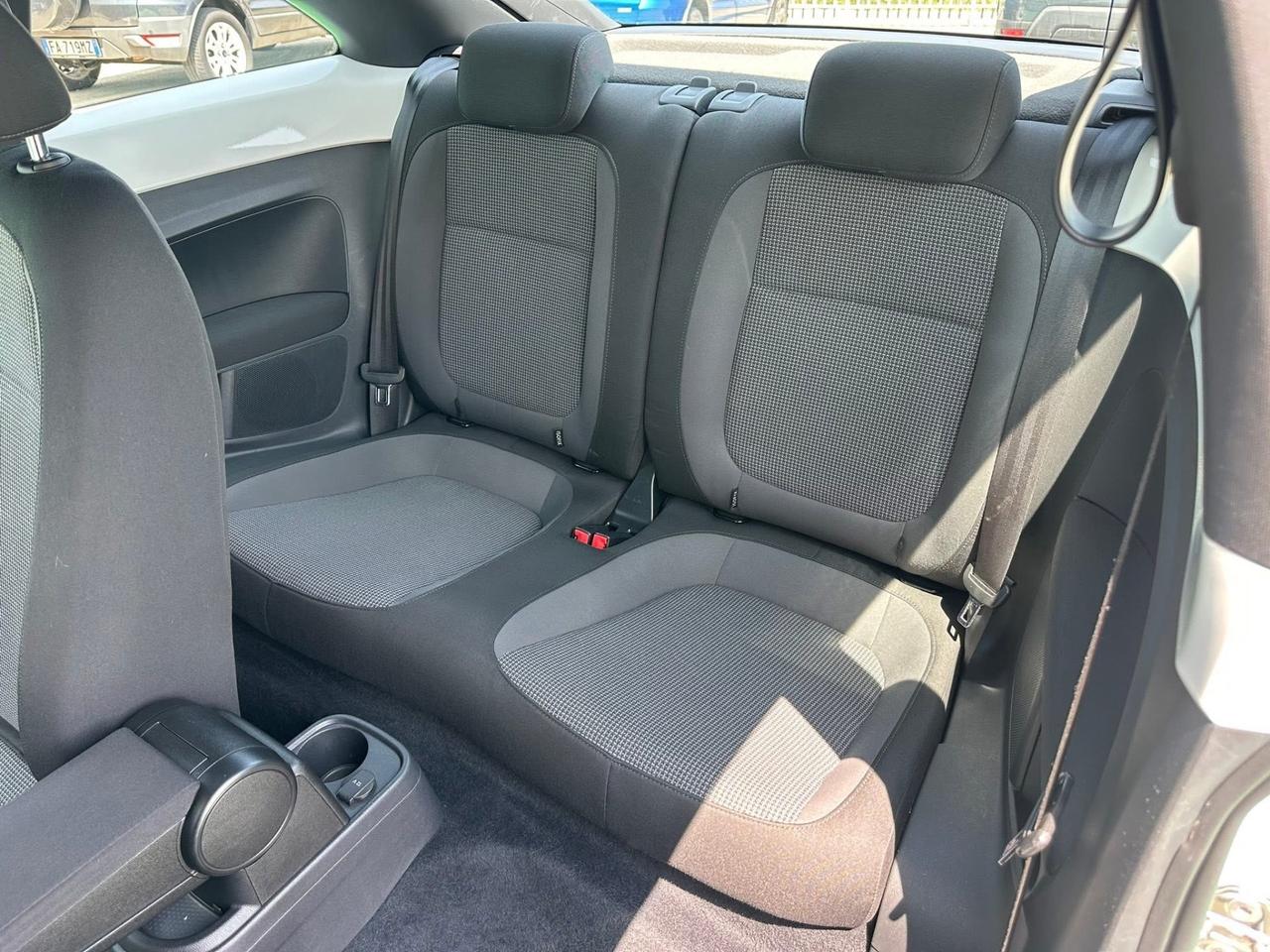 Volkswagen Maggiolino 1.6 TDI 105cv Design 2012