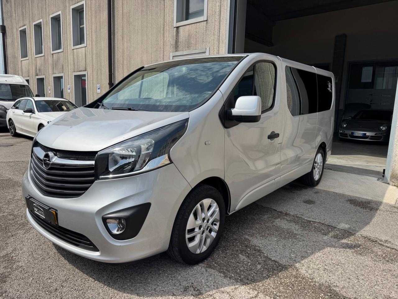 Opel Vivaro 8 posti
