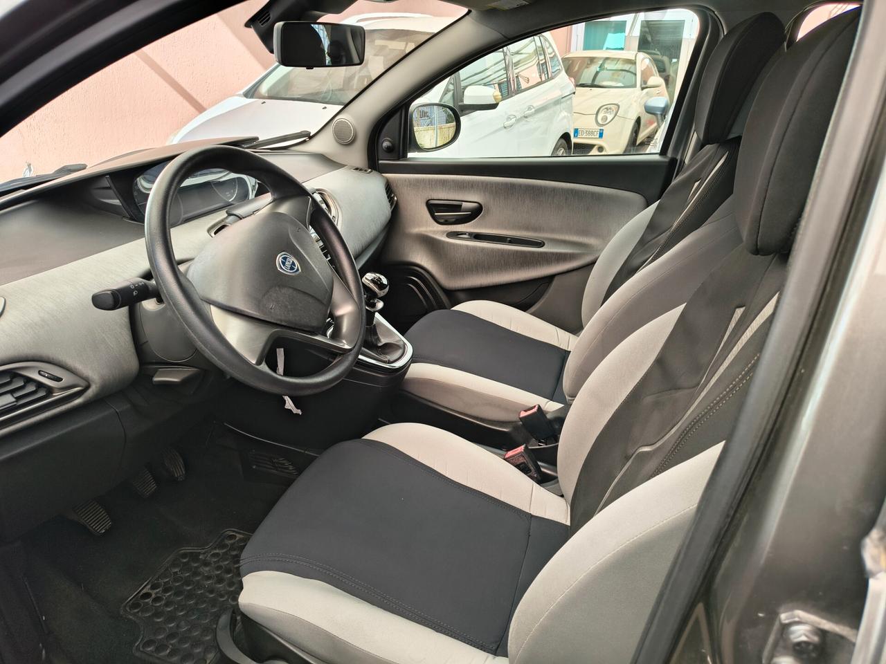 Lancia Ypsilon 1.2 69 CV 5 porte S&S Platinum