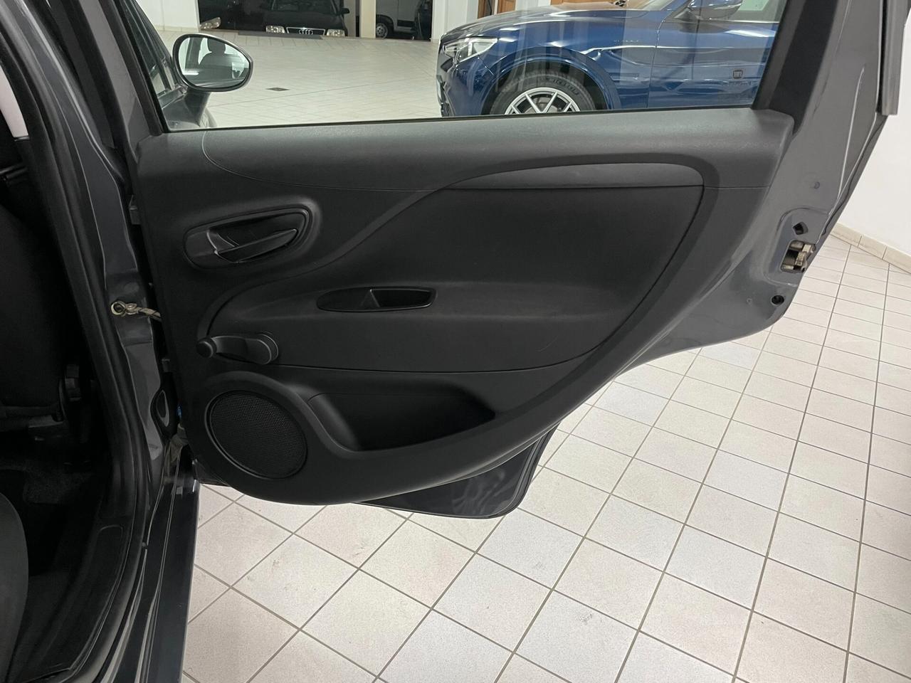 Fiat Punto 1.2 69 CV STREET 5P GOMME NUOVE TAGLIANDATA