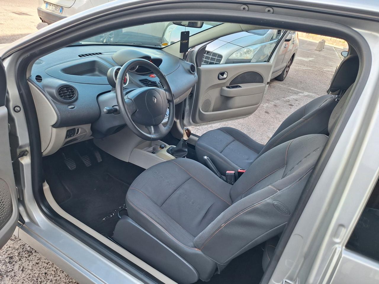 Renault Twingo 1.5 dCi 65CV Initiale NEOPATENTATI PASSAGGIO COMPRESO