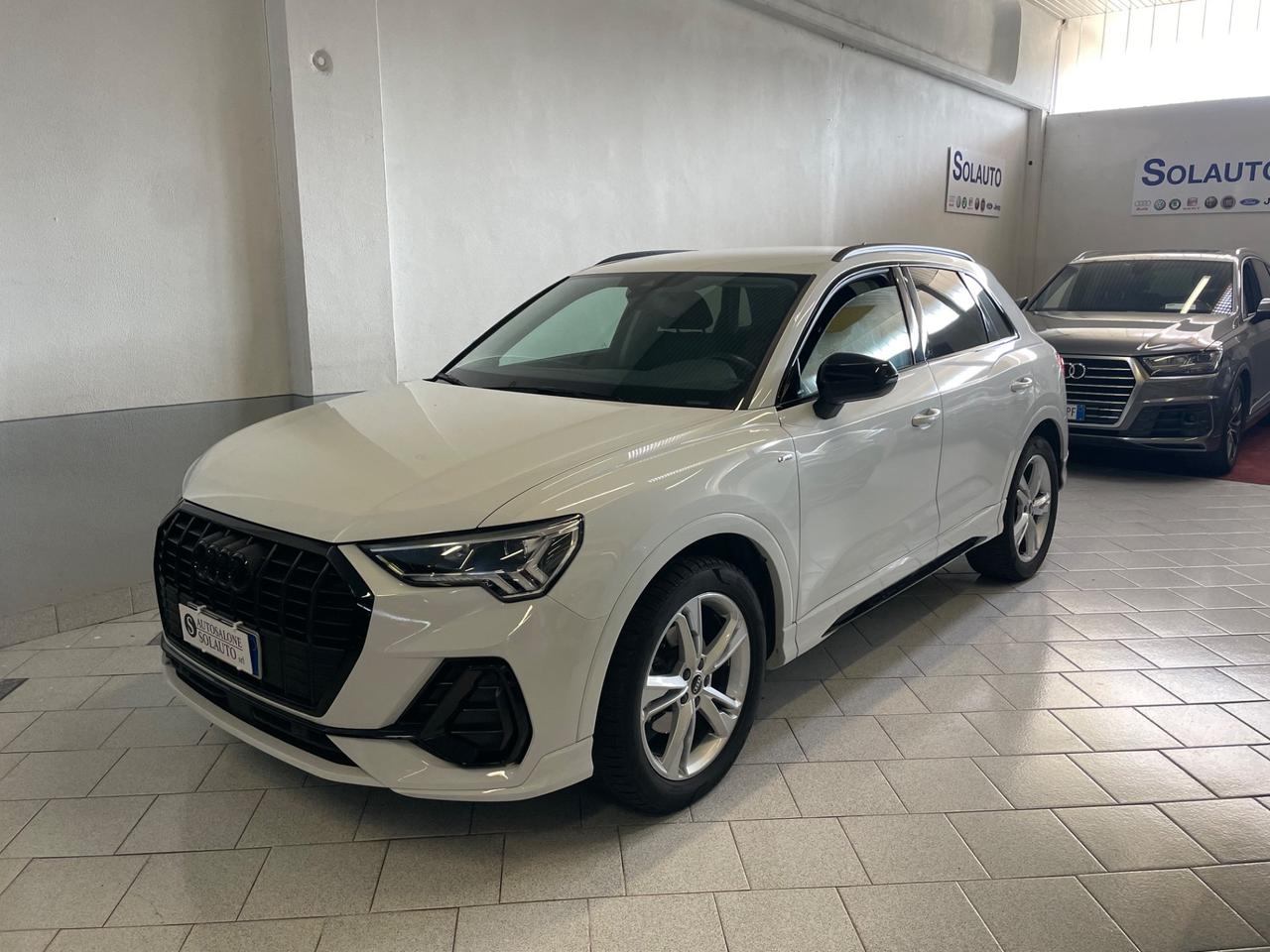 Audi Q3 35 TDI S tronic line Black Telec.